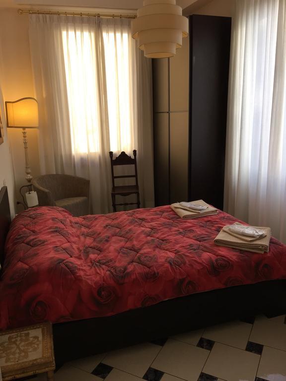 Appartamento Piazza San Marco Florencia Habitación foto