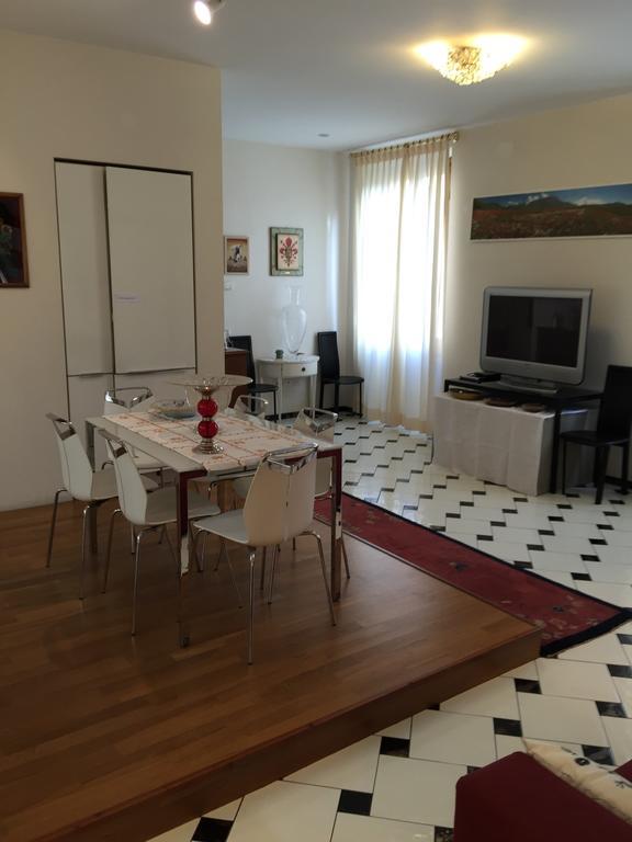 Appartamento Piazza San Marco Florencia Habitación foto