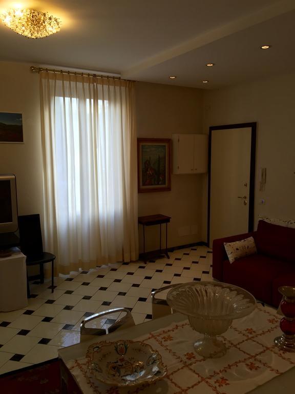 Appartamento Piazza San Marco Florencia Habitación foto